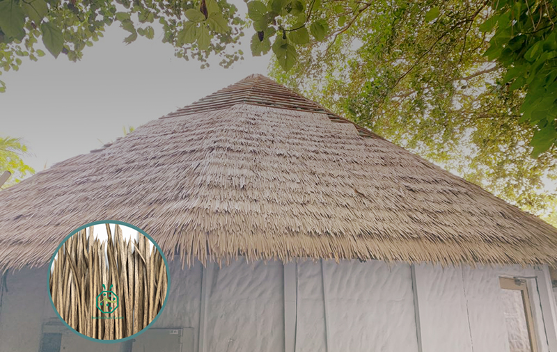 현대 사회의 티키 오두막 건축에 더 적합한 인공 초가 지붕